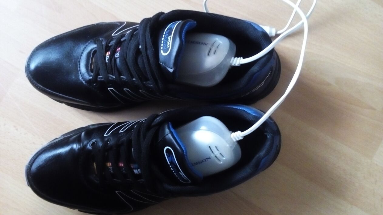 Device for disinfecting shoes against fungus.