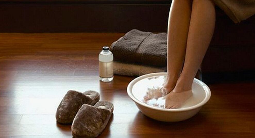 Disinfection of the obvious and foot bath for fungus.