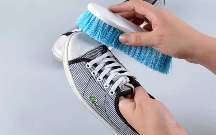 clean shoes for nail fungus